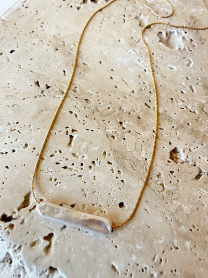 Floating Stick Pearl Necklace